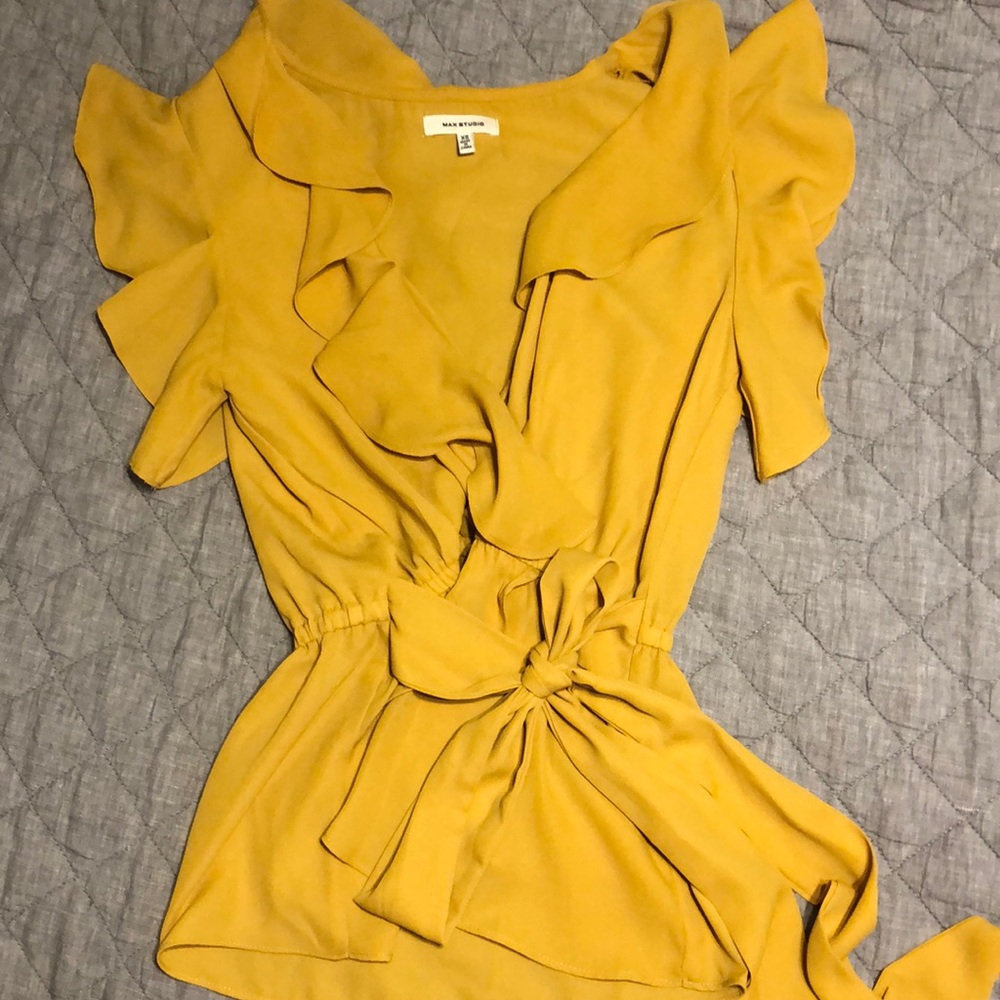 Cute mustard blouse